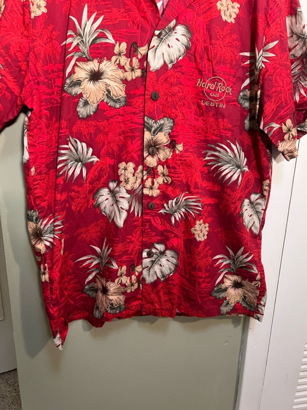 Hard Rock Cafe Destin Mens XL Red Tropical Hibiscus Hawaiian Button Up Shirt - Picture 3 of 9